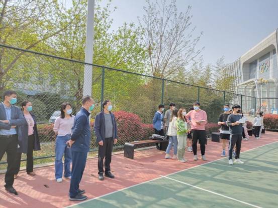 副校长于长立到william威廉亚洲官方参加“校领导联系学生”活动